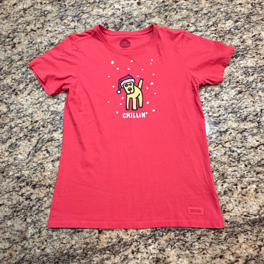 Life is Good Women Red Chillin Dog Santa Hat Christmas Crusher Tee T-Shirt M v